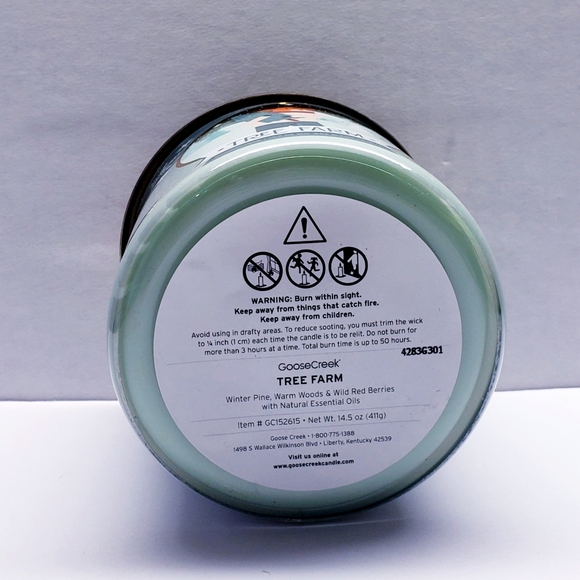 Goose Creek TREE FARM Large 3-Wick Scented Candle, 14.5 oz - Picture 4 of 5